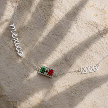 Cargar imagen en el visor de la galería, Collar Bandera y Texto