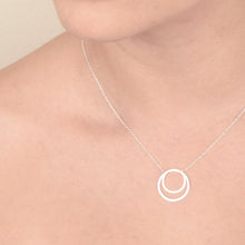 Cargar imagen en el visor de la galería, Collar Doble Círculo