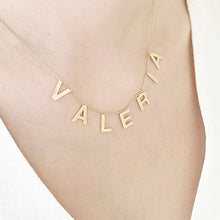 Cargar imagen en el visor de la galería, Collar letras independientes grandes