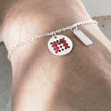 Cargar imagen en el visor de la galería, Pulsera con inicial bordada y nombre