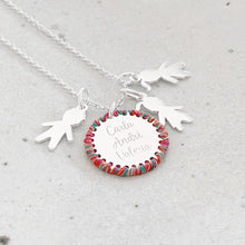 Cargar imagen en el visor de la galería, Collar Círculo grabado y niños