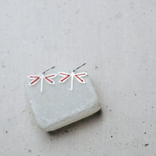 Cargar imagen en el visor de la galería, Aretes Libélula
