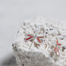 Cargar imagen en el visor de la galería, Aretes Libélula
